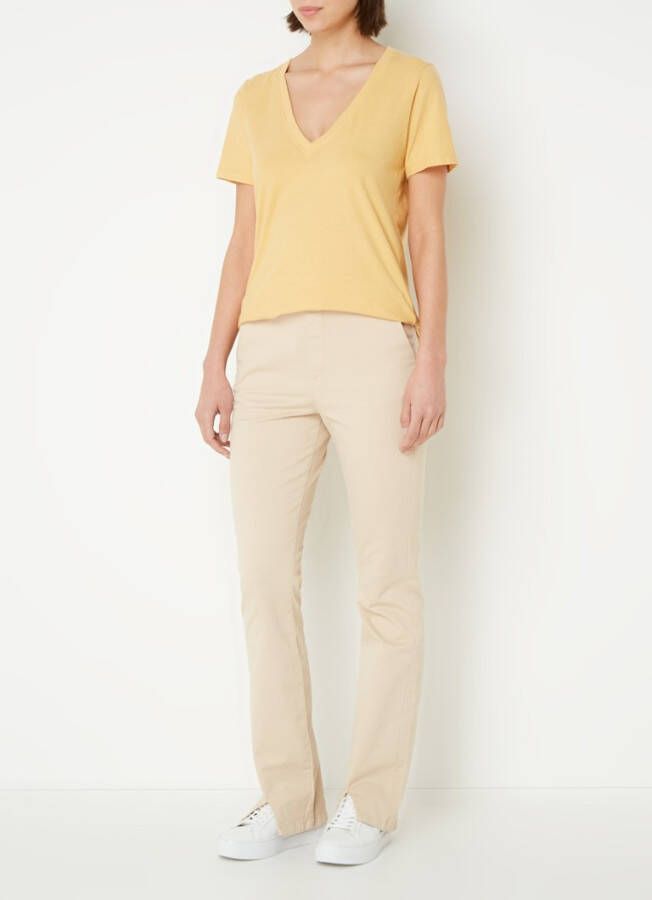 Neeve The Stella T shirt van biologisch katoen met V hals