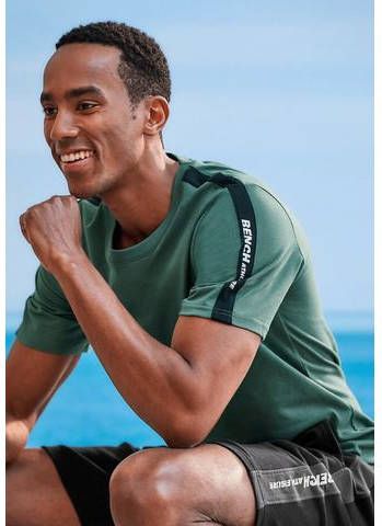 Bench. T shirt