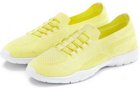 Lascana Sneakers Slip on, comfortabel, om zo aan te schieten van licht meshmateriaal veganistisch